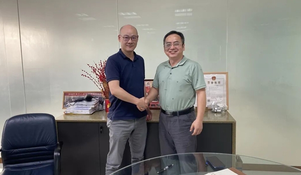 ���ݿ����й���Transfer Oil ǩ��ս��������ϵ